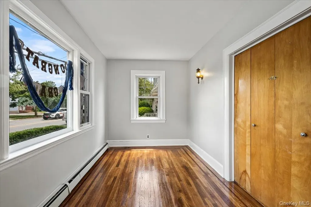 205 Roslyn Road Mineola NY 11501