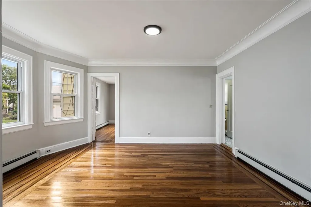 205 Roslyn Road Mineola NY 11501