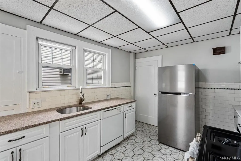 205 Roslyn Road Mineola NY 11501