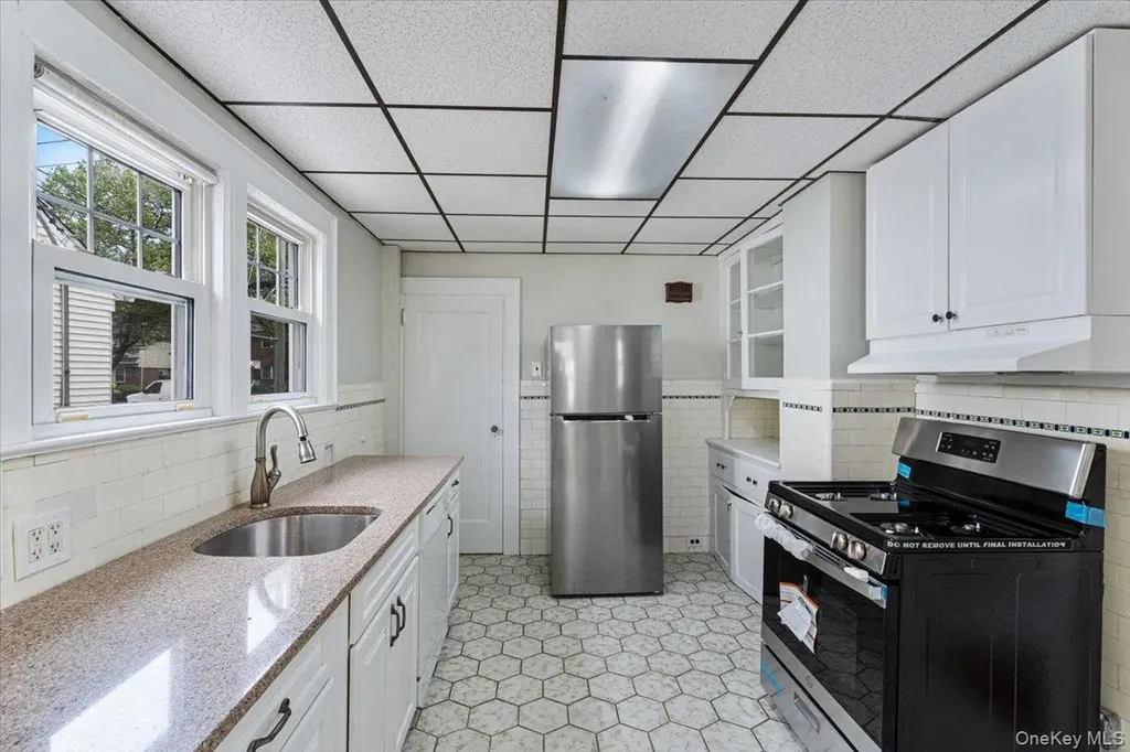 205 Roslyn Road Mineola NY 11501