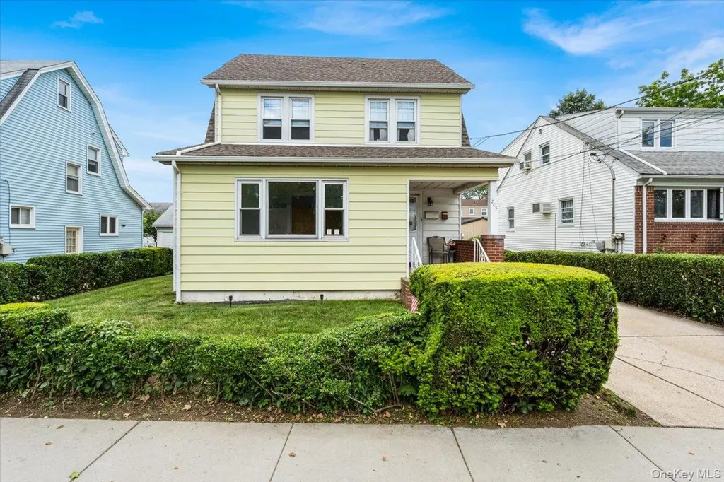 205 Roslyn Road Mineola NY 11501