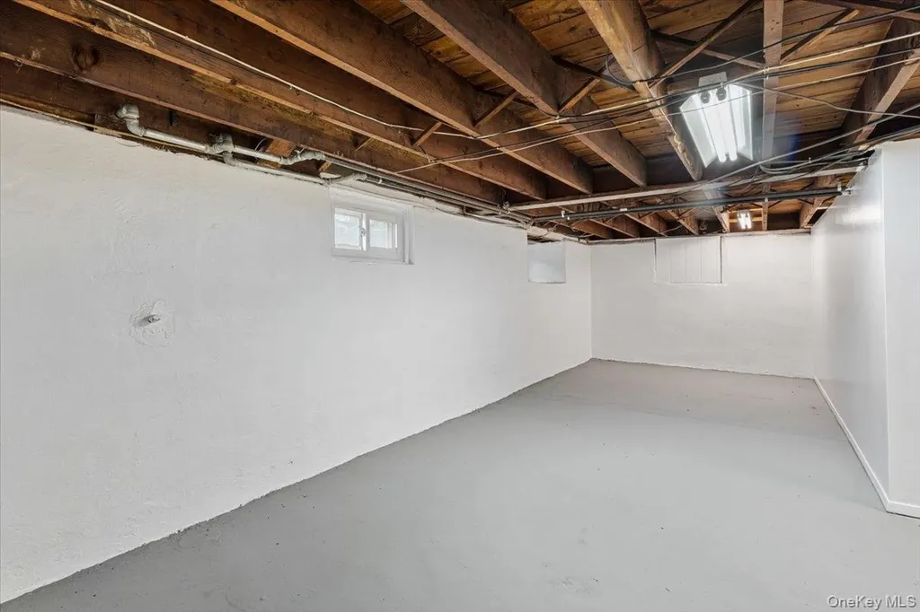 205 Roslyn Road Mineola NY 11501