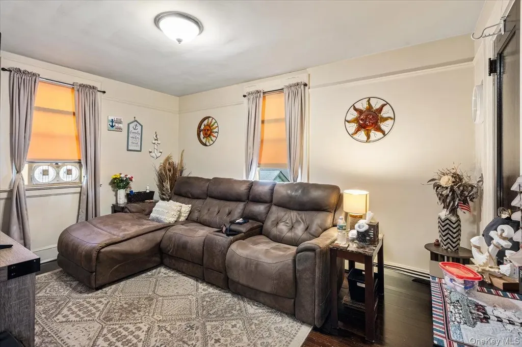 205 Roslyn Road Mineola NY 11501