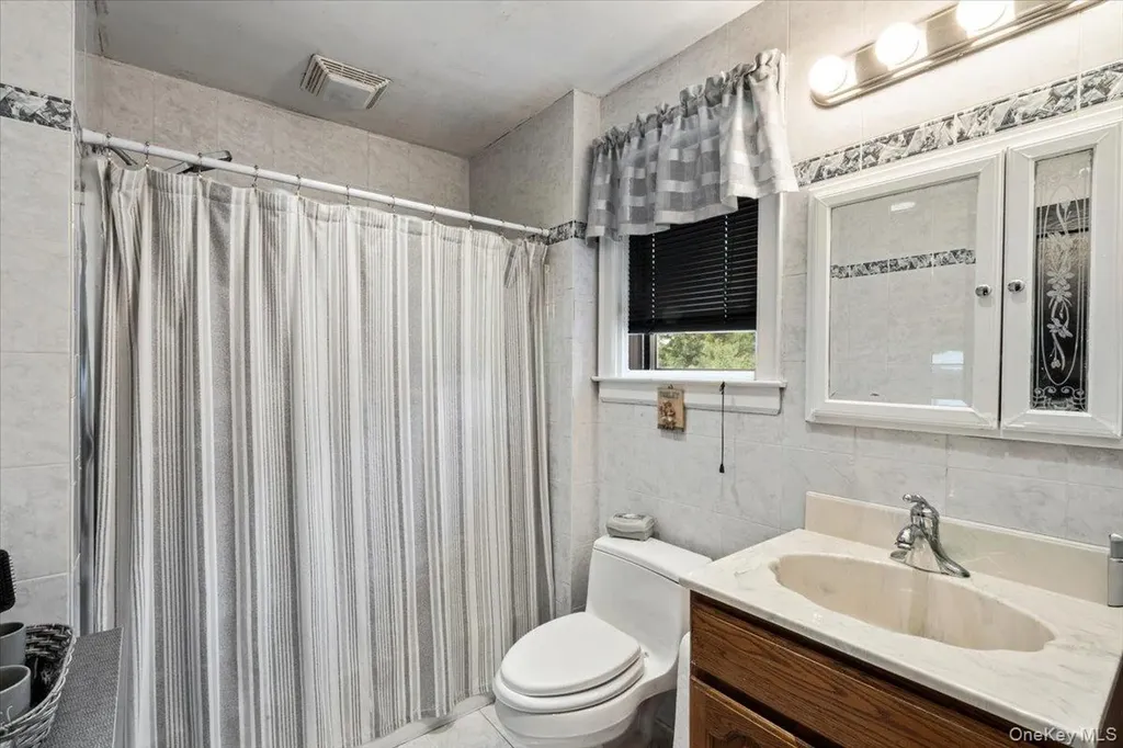 205 Roslyn Road Mineola NY 11501