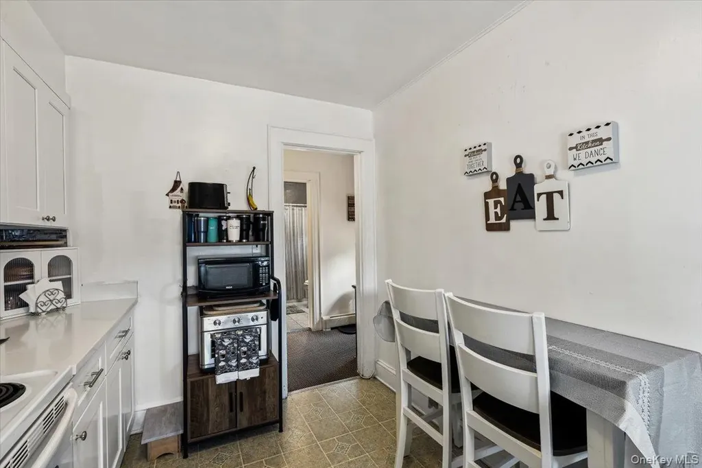 205 Roslyn Road Mineola NY 11501