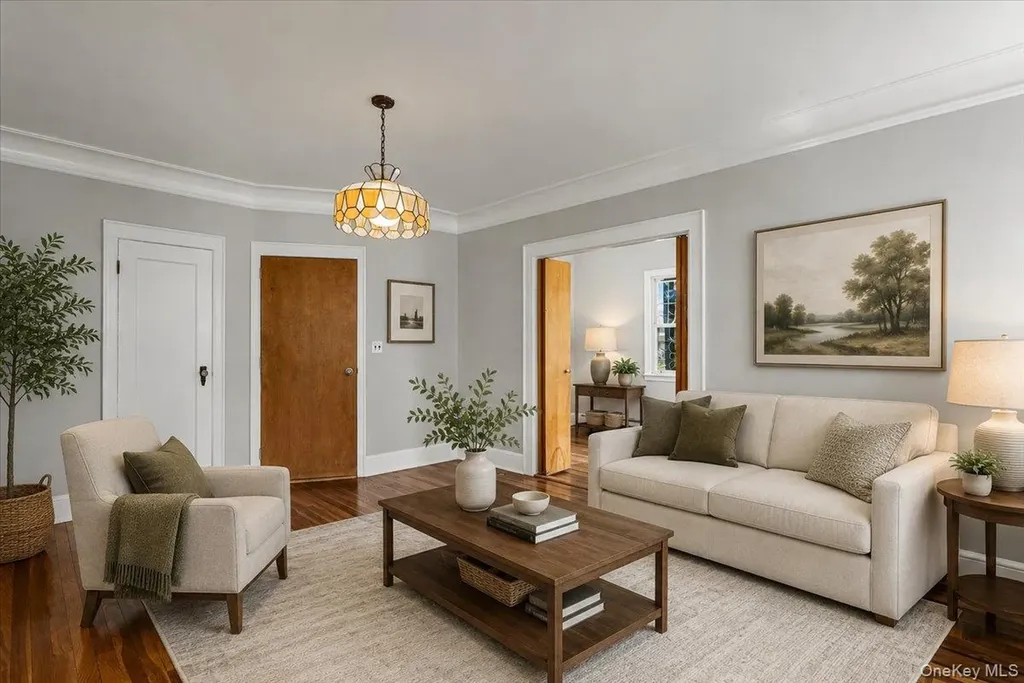 205 Roslyn Road Mineola NY 11501
