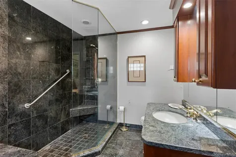 142 Rockaway Avenue Garden City NY 11530