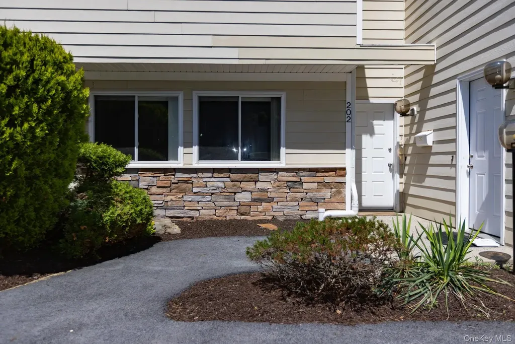 202 Crystal Hill Lane Poughkeepsie NY 12603