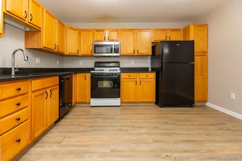 202 Crystal Hill Lane Poughkeepsie NY 12603