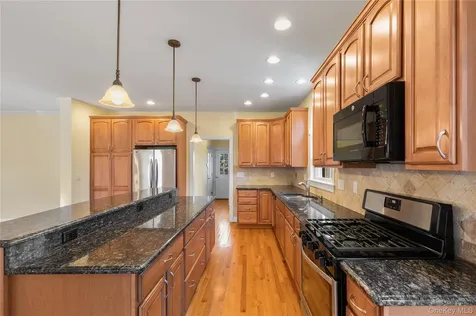 243 Knollwood Avenue Mamaroneck NY 10543