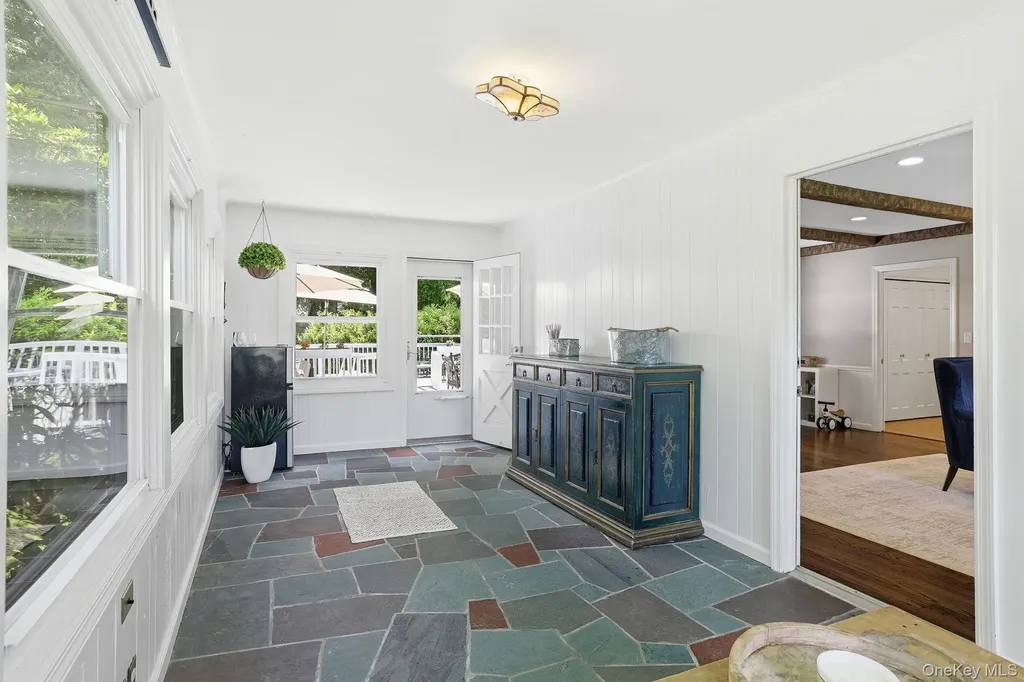 16 Old Farm Lane Hartsdale NY 10530