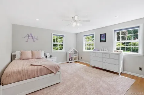 16 Old Farm Lane Hartsdale NY 10530
