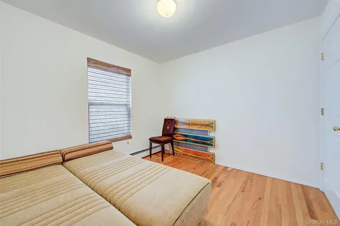 913 Arctic Street Lindenhurst NY 11757
