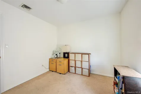 913 Arctic Street Lindenhurst NY 11757