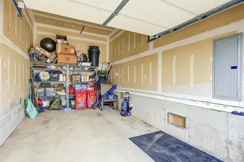913 Arctic Street Lindenhurst NY 11757