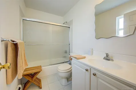913 Arctic Street Lindenhurst NY 11757