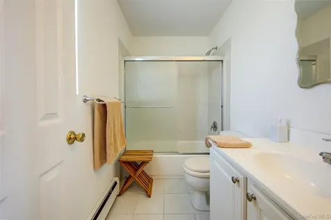 913 Arctic Street Lindenhurst NY 11757