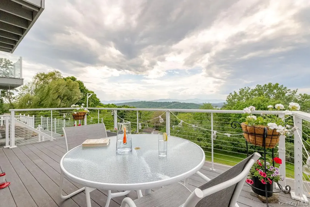 9 Van Winkle Road Hudson NY 12534