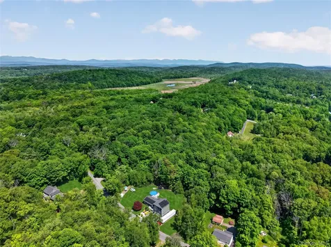 142 Hawleys Corners Road Highland NY 12528