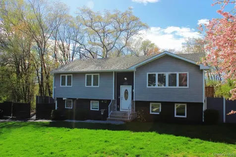 7 Wilshire Drive Call Listing Agent NY 10977