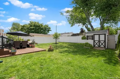 104 Franklin Place Massapequa NY 11758