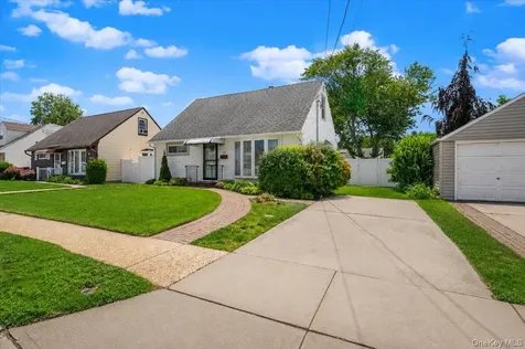 104 Franklin Place Massapequa NY 11758