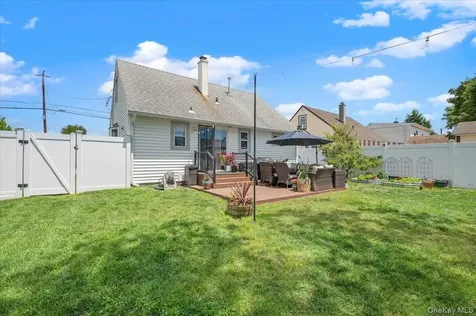 104 Franklin Place Massapequa NY 11758