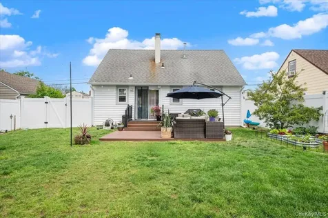 104 Franklin Place Massapequa NY 11758