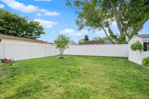 104 Franklin Place Massapequa NY 11758