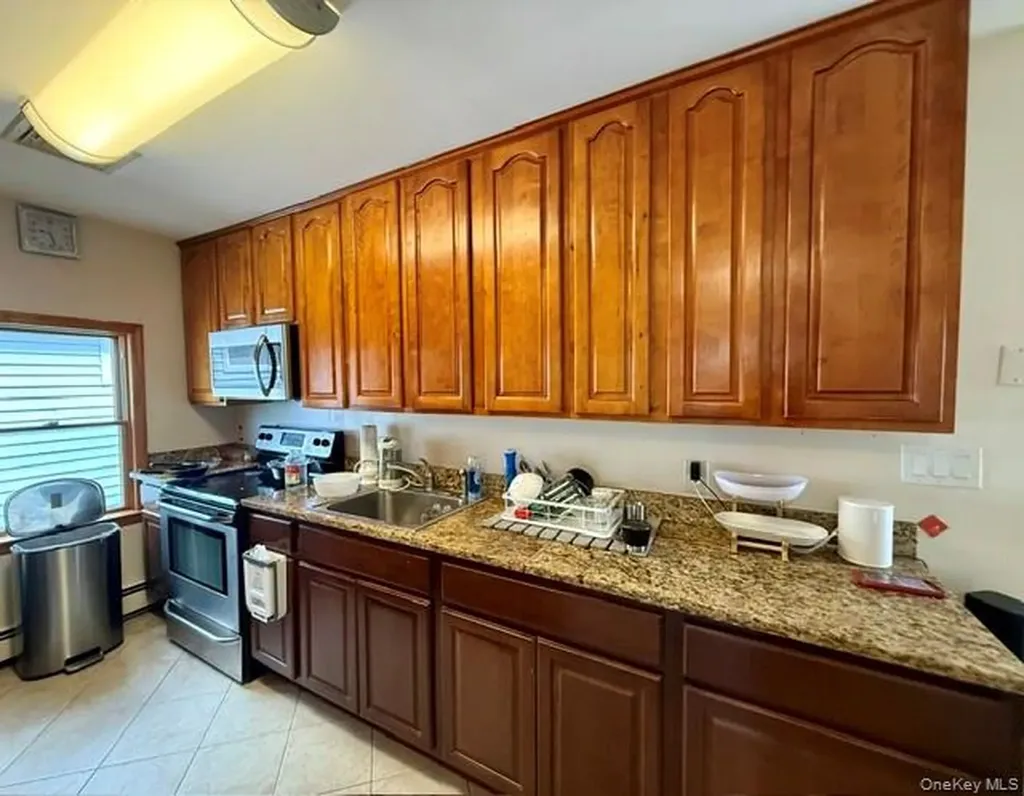 106 E 7th Road Broad Channel NY 11693