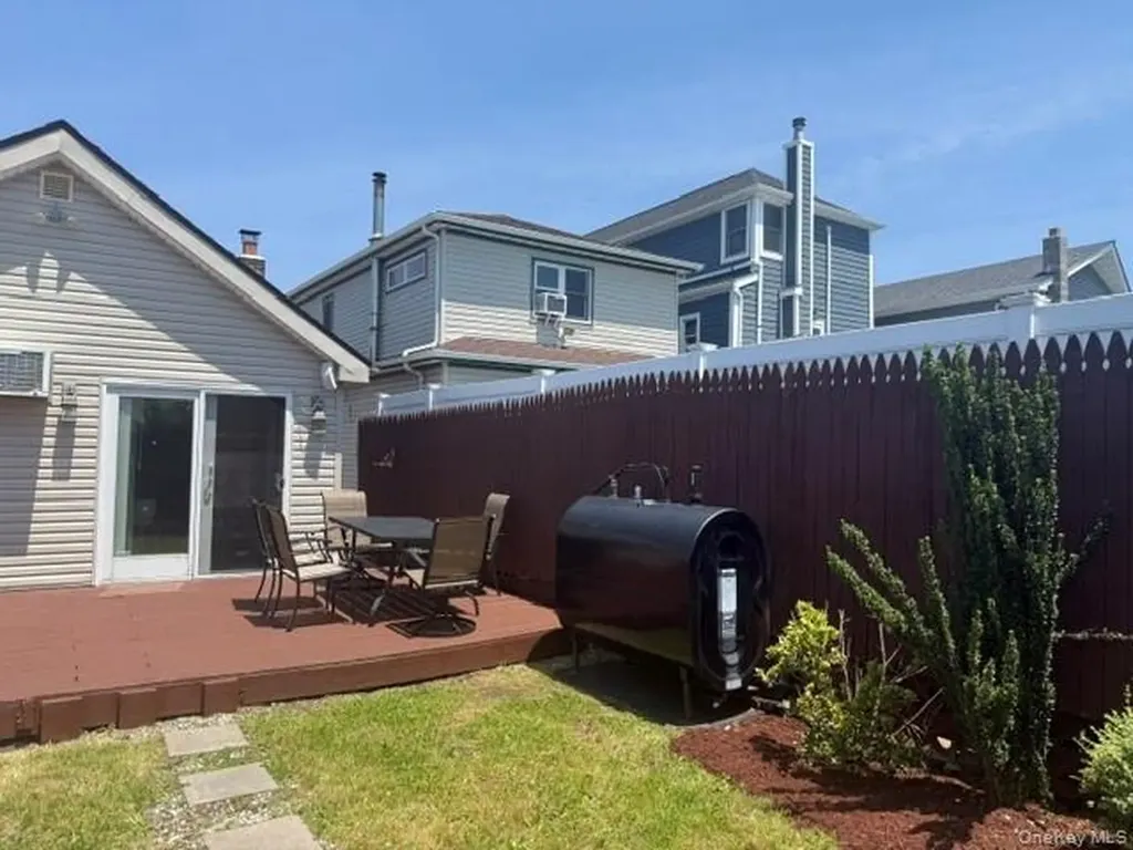 106 E 7th Road Broad Channel NY 11693