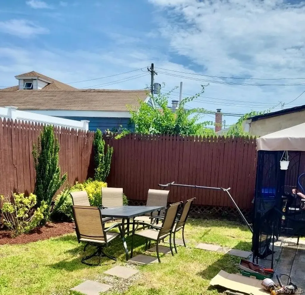 106 E 7th Road Broad Channel NY 11693
