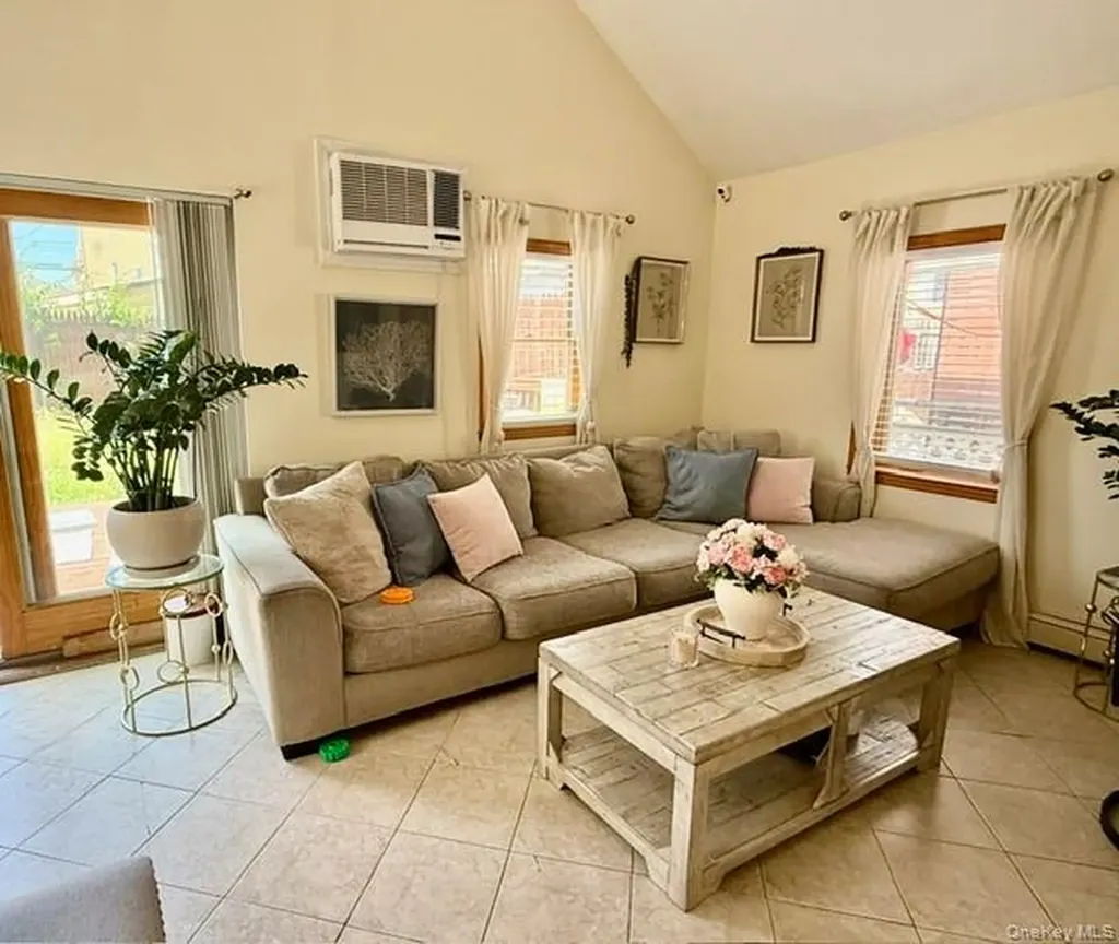 106 E 7th Road Broad Channel NY 11693