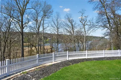 261 Harbor Road Cold Spring Harbor NY 11724