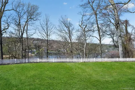 261 Harbor Road Cold Spring Harbor NY 11724