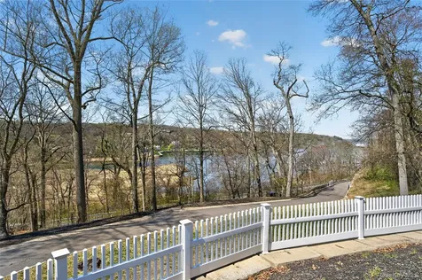 261 Harbor Road Cold Spring Harbor NY 11724