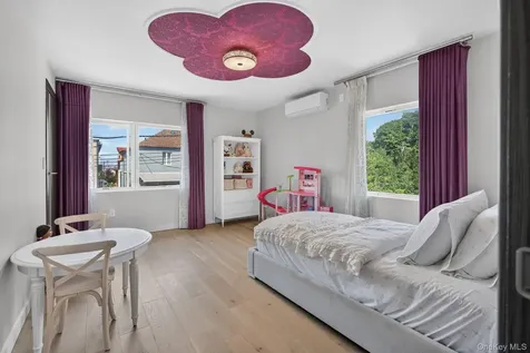 262 W End Avenue Brooklyn NY 11235