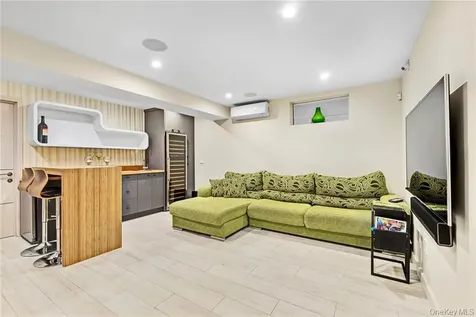262 W End Avenue Brooklyn NY 11235