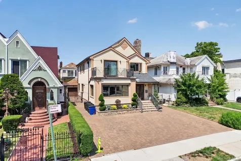 262 W End Avenue Brooklyn NY 11235