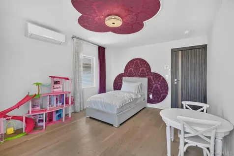 262 W End Avenue Brooklyn NY 11235