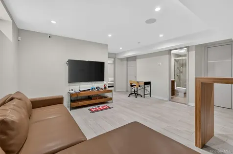 262 W End Avenue Brooklyn NY 11235