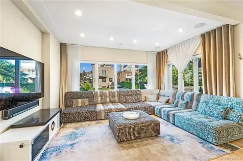 262 W End Avenue Brooklyn NY 11235