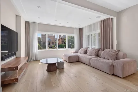 262 W End Avenue Brooklyn NY 11235