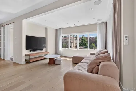 262 W End Avenue Brooklyn NY 11235