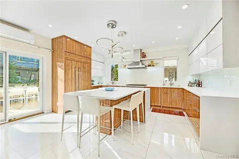 262 W End Avenue Brooklyn NY 11235
