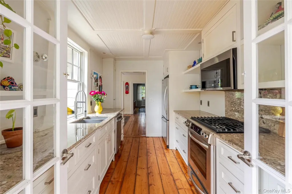 16 Worth Avenue Hudson NY 12534