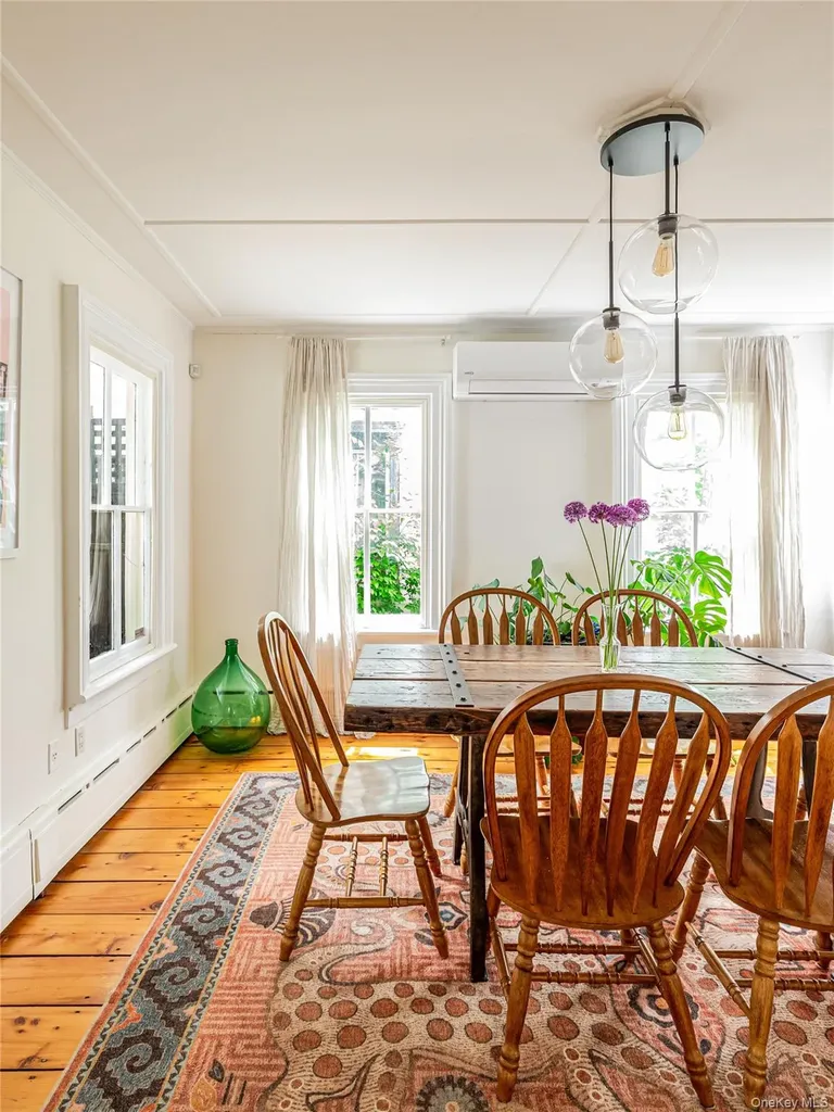 16 Worth Avenue Hudson NY 12534