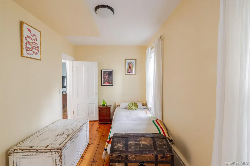 16 Worth Avenue Hudson NY 12534