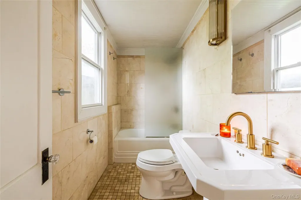 16 Worth Avenue Hudson NY 12534