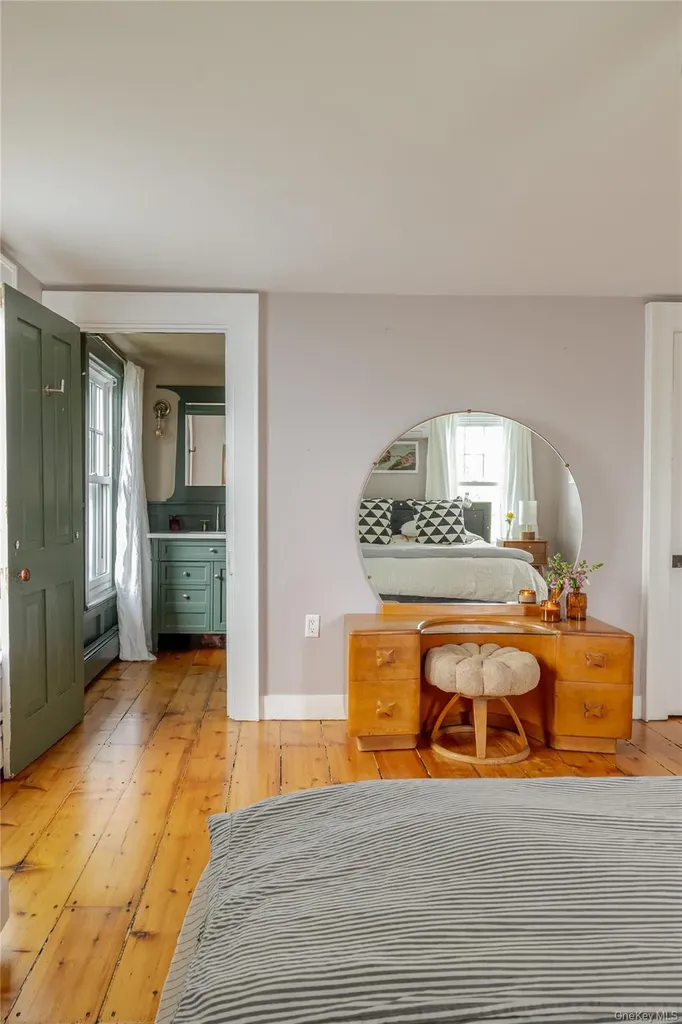 16 Worth Avenue Hudson NY 12534